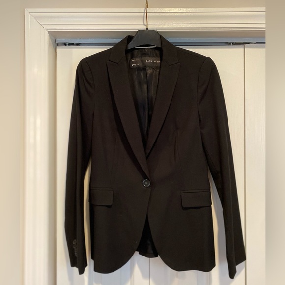 Zara Jackets & Blazers - Black blazer from Zara, size 4